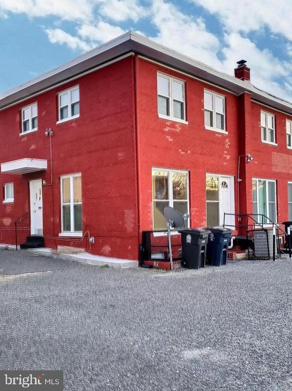 Building Photo - 3004 St Clair Dr