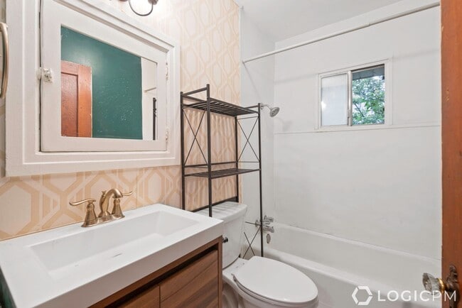 Building Photo - Newly Remodeled Home in Excellent Location!