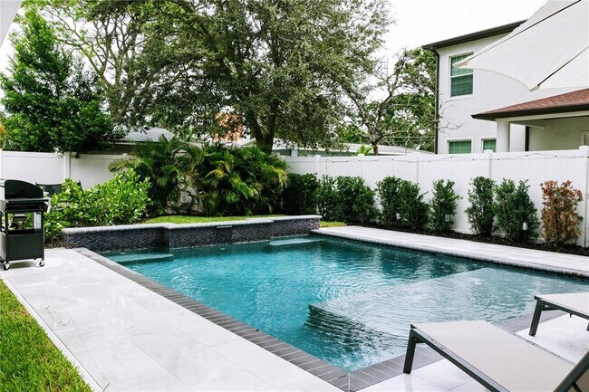 Building Photo - 4316 S Lois Ave