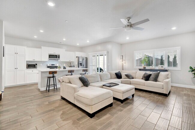 Building Photo - 4133 Sierra Madre Ave