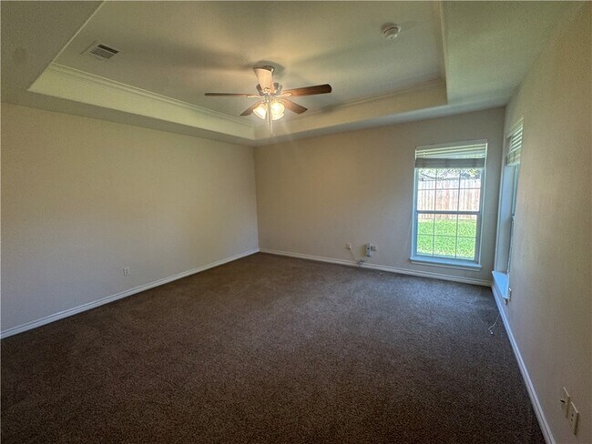 Building Photo - 205 Rugen Ln