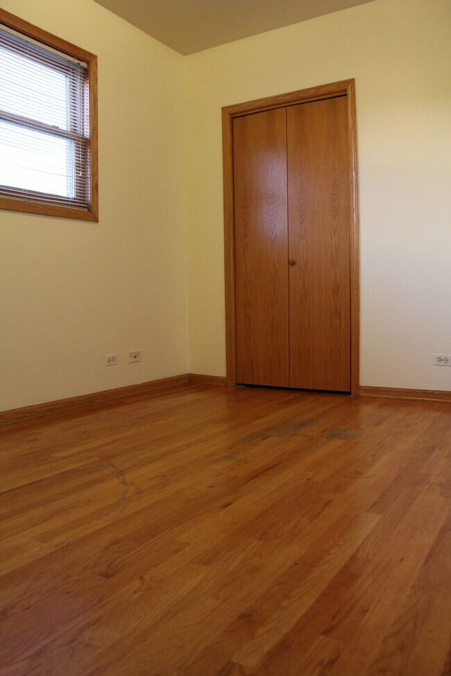 Building Photo - 2451 W Taylor St