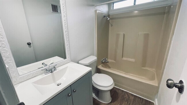 Building Photo - 21615 Erika Ct