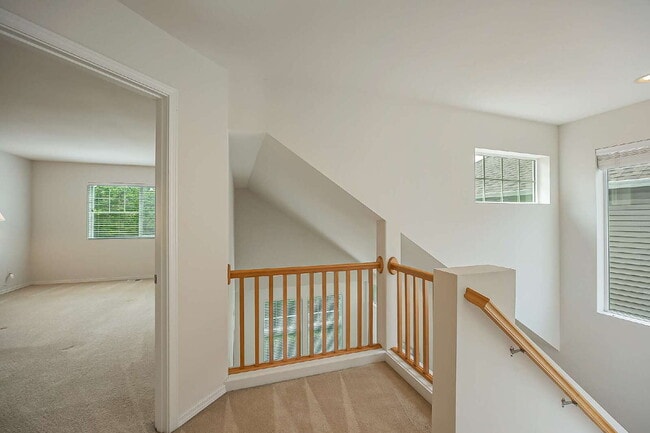 Building Photo - GATED COMMUNITY OF VERONA in LAKELAND HILLS!
