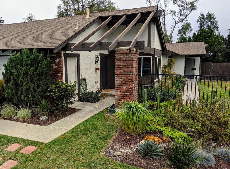 Building Photo - 701 E Fairway Dr