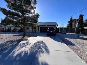 Building Photo - Charming 4BR House in Hesperia