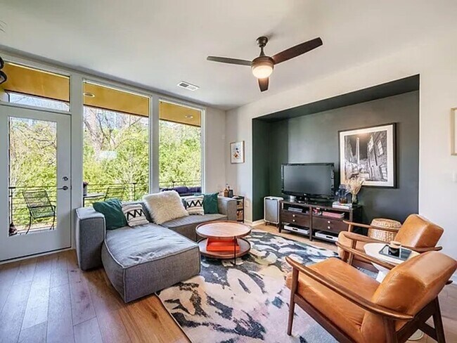Building Photo - Premier 2BD, 2.5BA Downtown Raleigh Townho...