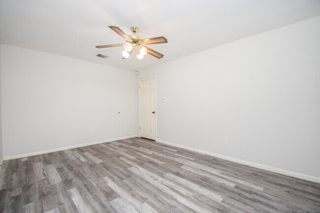 Building Photo - 11915 N Hanworth Dr