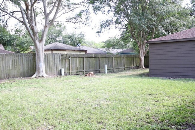 Building Photo - Beautiful 4-bedroom, 2-bath home