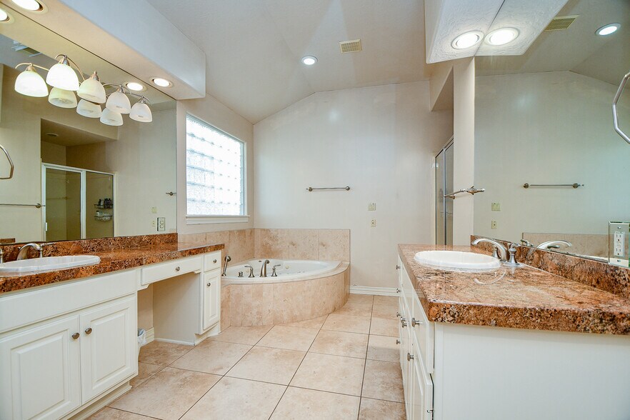 Building Photo - 14206 Jade Cove Dr