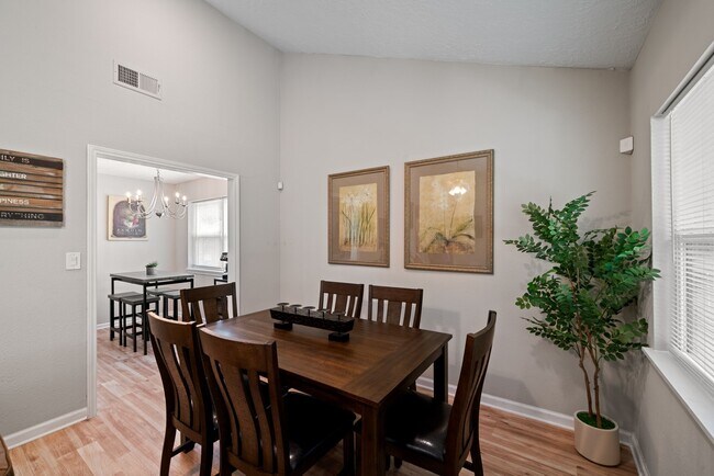 Building Photo - 2523 Village Oak Dr.