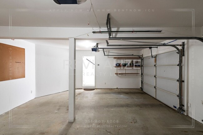 Building Photo - Charming 3-Level Home with Water Access in...