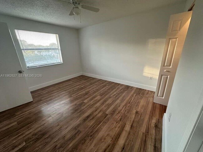 Building Photo - 144 NW 91st Ave