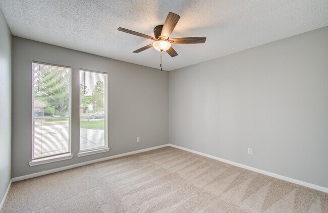 Building Photo - 13215 Bunker Hill Dr