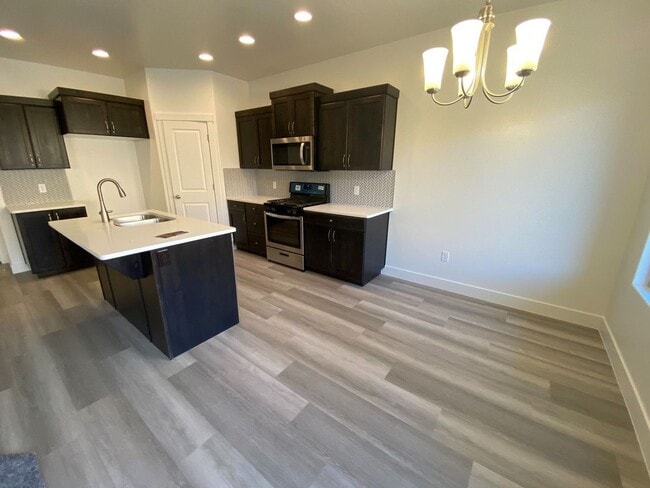 Building Photo - Beautiful 3 Bedroom Single Level Home in S...