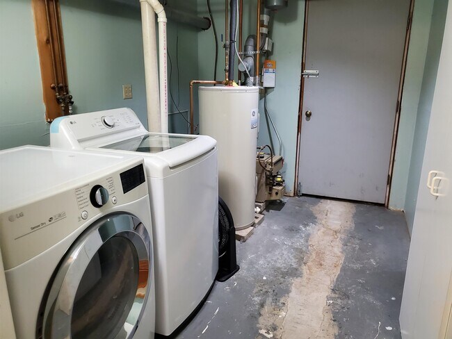 Building Photo - 220 Mascoma St