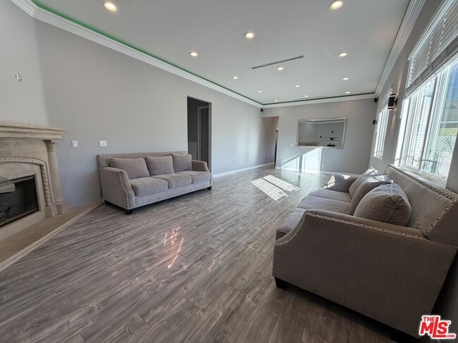 Building Photo - 10006 Samoa Ave