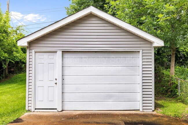 Building Photo - 1149 Walker Ave