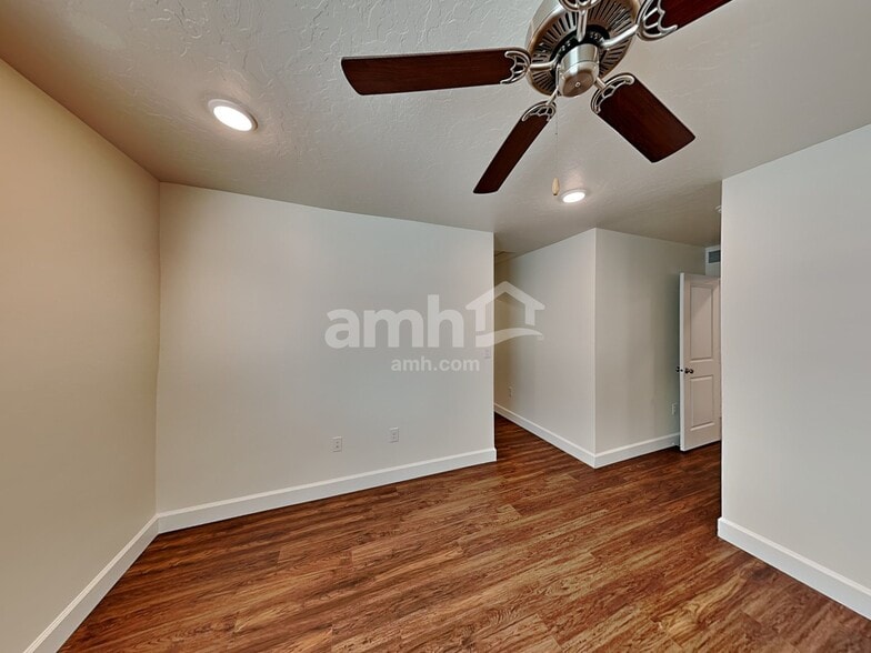 Building Photo - 6776 Silver Creek Dr