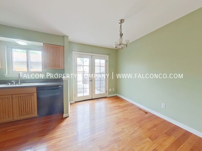 Building Photo - 8047 Lexington Park Dr