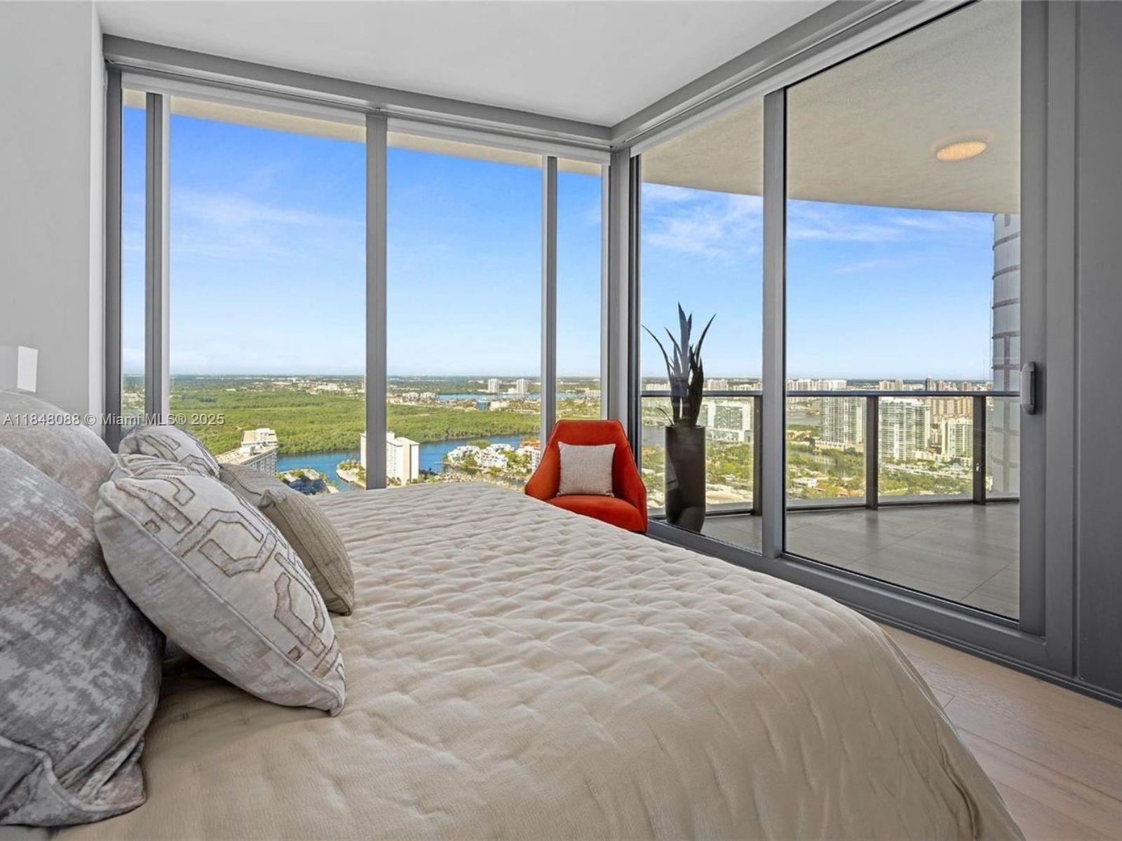 Building Photo - 15701 Collins Ave