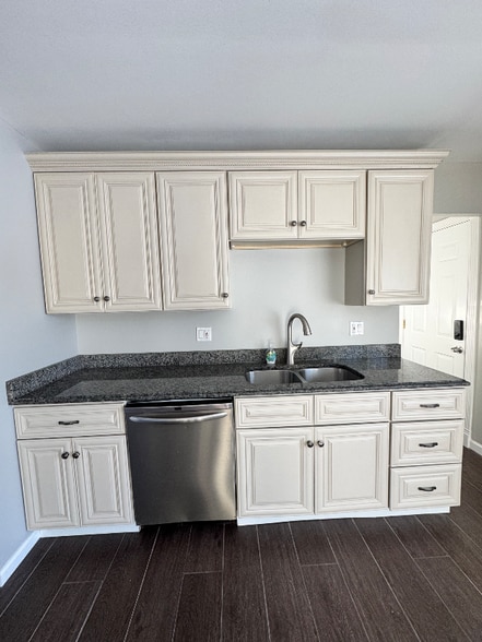 Building Photo - 1490 Highland Blvd