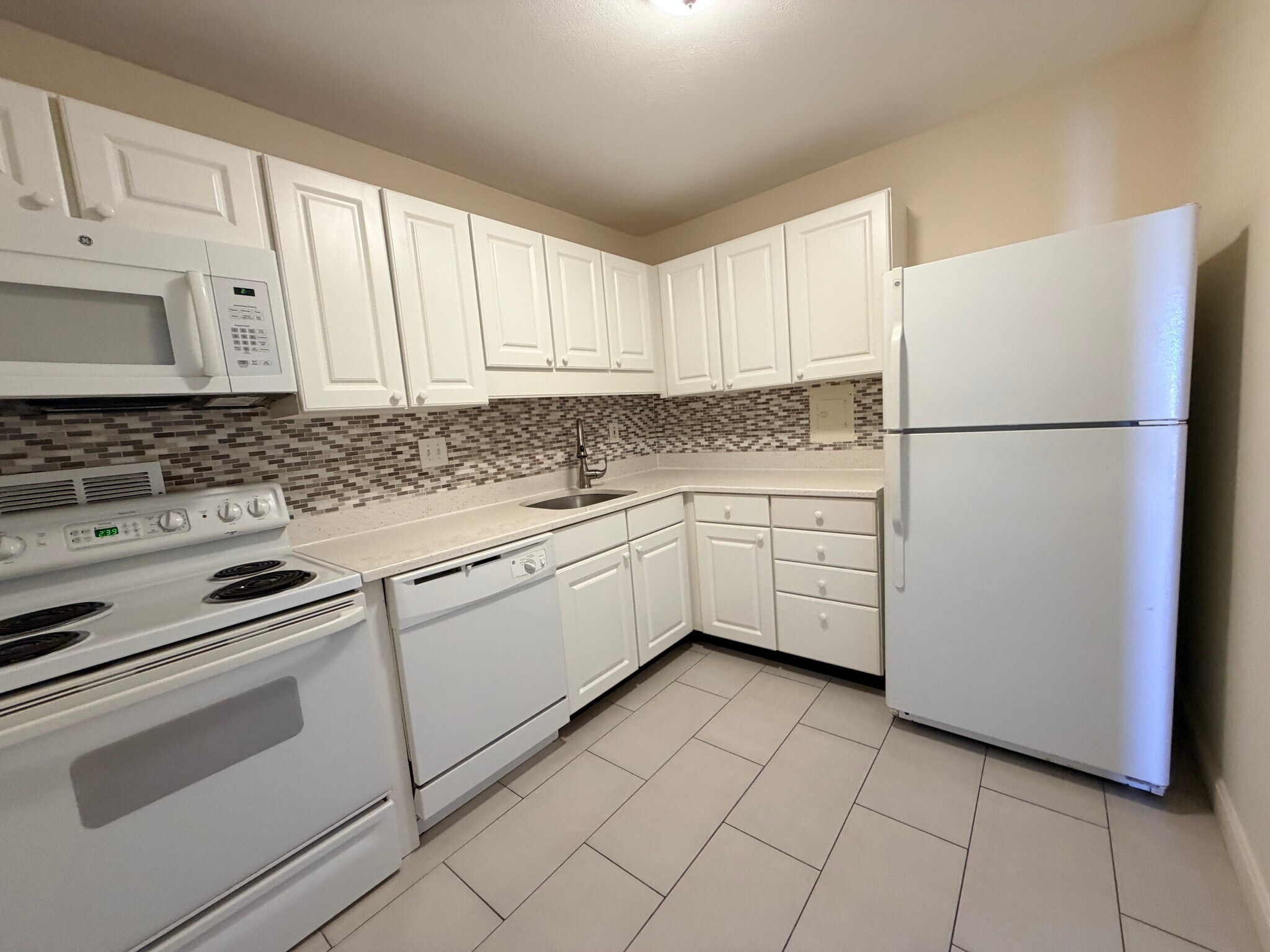 Building Photo - 57 Monmouth St