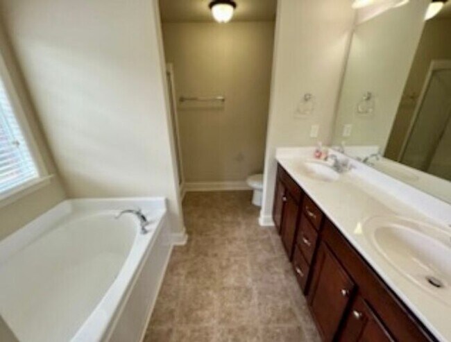 Building Photo - Settle In by the End of December—Apply Now!