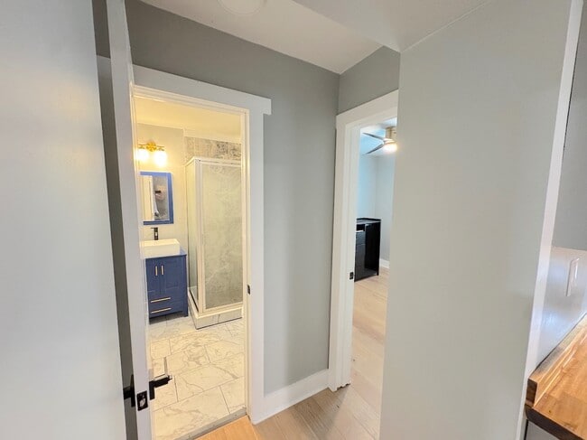 Building Photo - 121 W 57th St