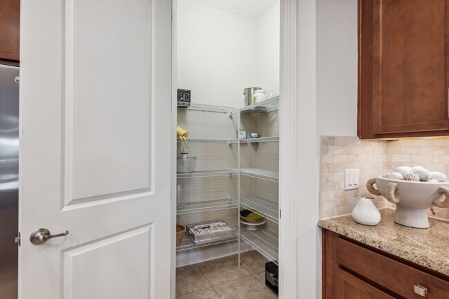 Building Photo - 95282 Summerwoods Cir