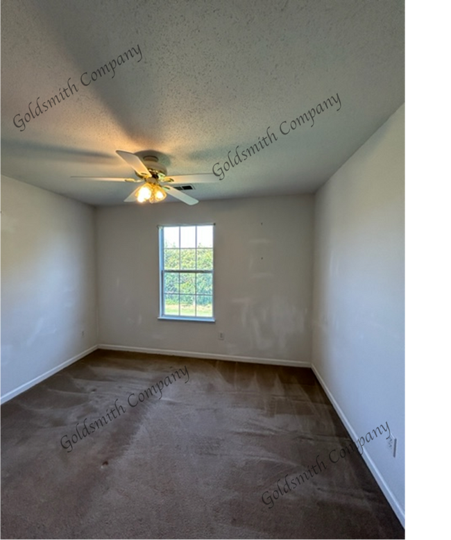 Building Photo - 105 Willow Bend Dr