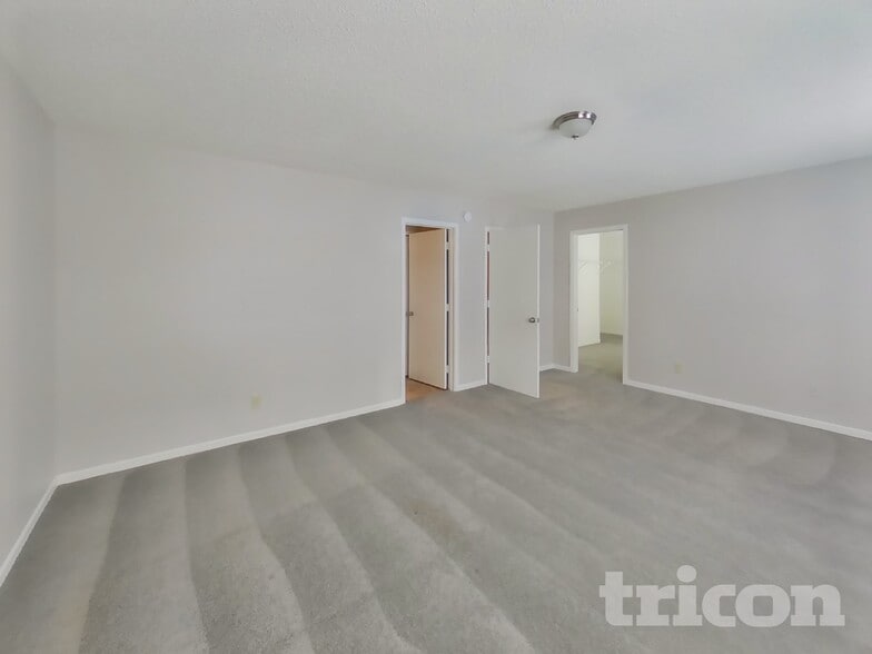 Building Photo - 121 Winterwood Dr