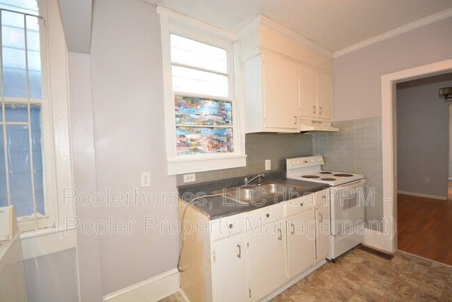 Building Photo - 536 E Waldburg St