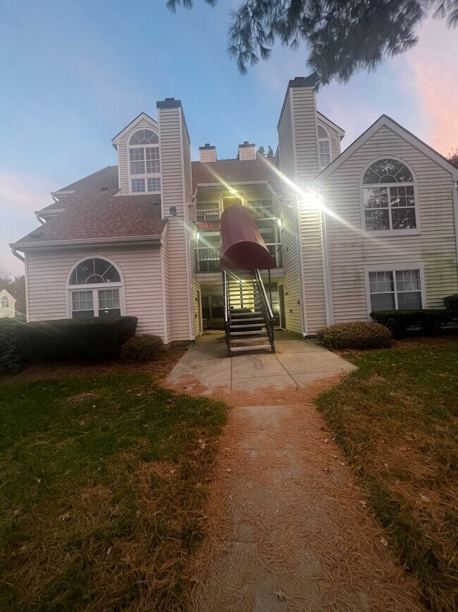 Building Photo - 10421 Beacon Ridge Dr