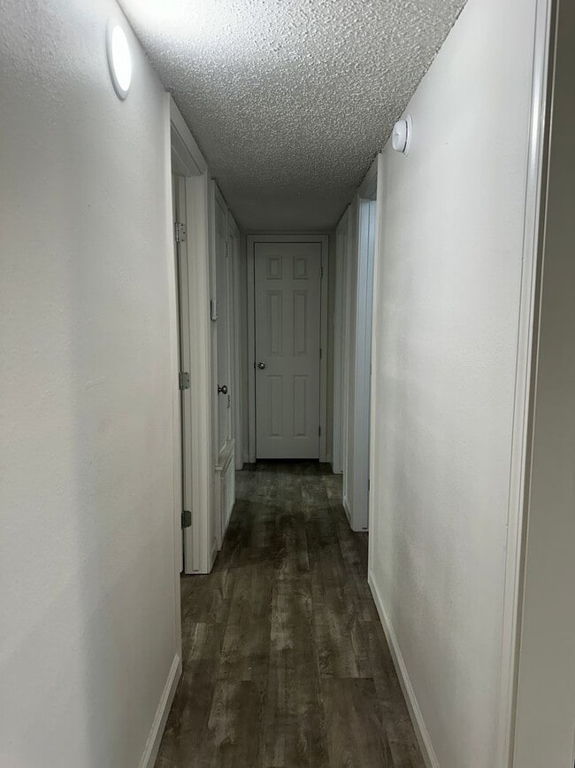 Building Photo - 1002 Harris Dr