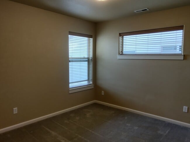 Building Photo - Freshly updated 4 bedroom 2.5 bath, two st...