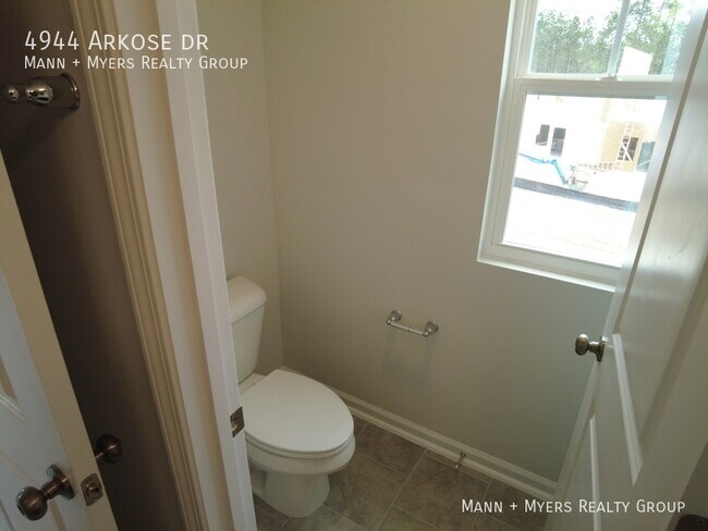 Building Photo - 4944 Arkose Dr