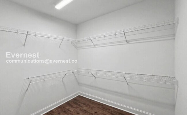 Building Photo - Spacious 3 Bed, 2.5 Bath Home with 2 Car Garage