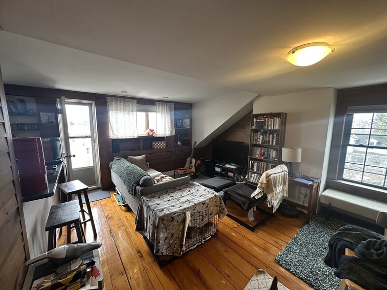 Primary Photo - 61 Atherton St