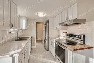 Building Photo - 10427 Holland Pl
