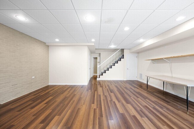 Building Photo - 4717 Brentwood Dr