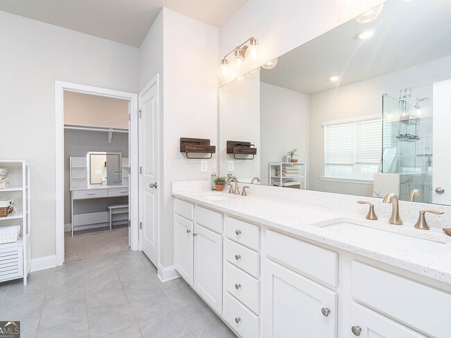 Building Photo - 831 Corsiglia Farm