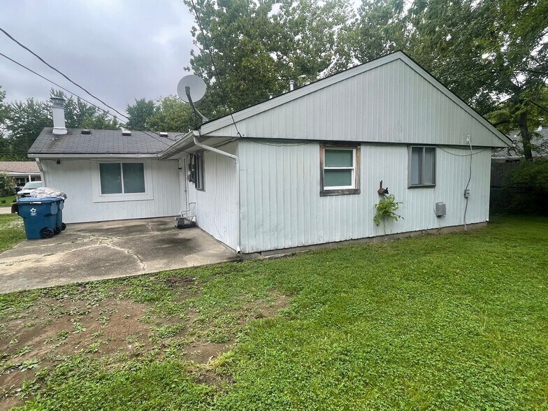 Building Photo - 9407 Rochelle Dr