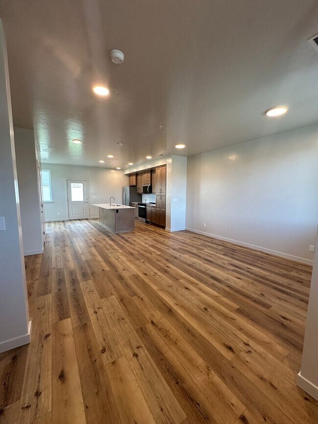 Building Photo - 4095 S Lone Pne Wy