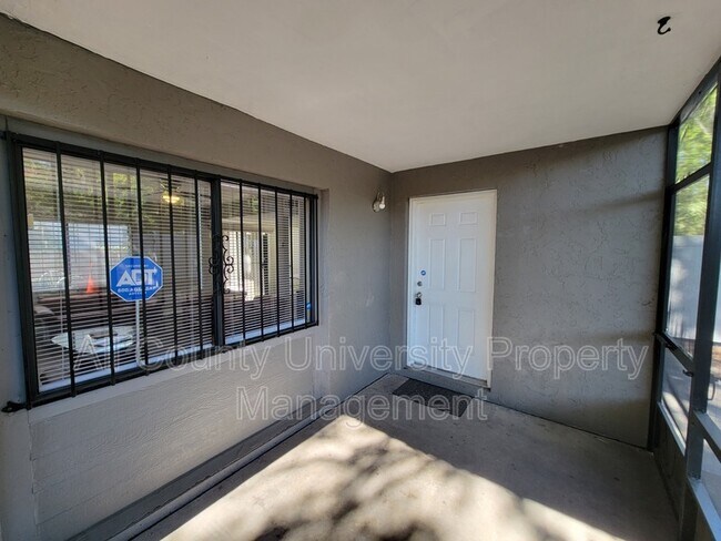 Building Photo - 207 SW 6th Ave