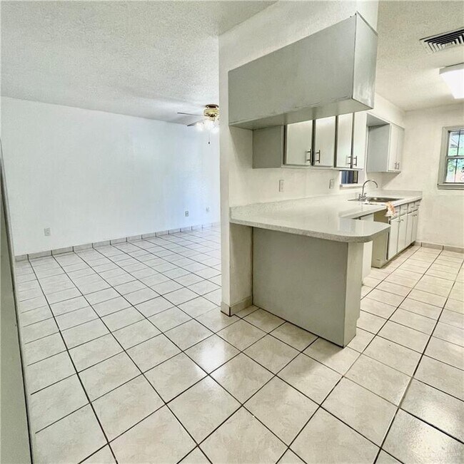 Building Photo - 2520 Goldcrest Ave W