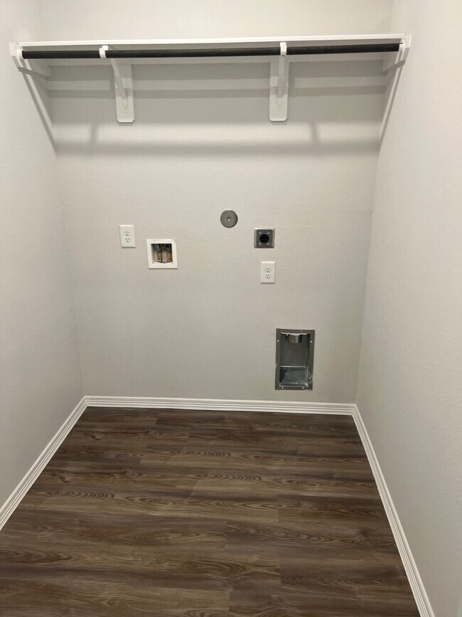 Building Photo - 26010 Emory Holw Dr