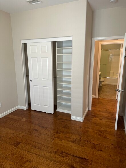 Building Photo - 715 Garonne St