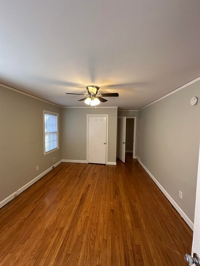 Building Photo - 4197 Woodcrest Dr