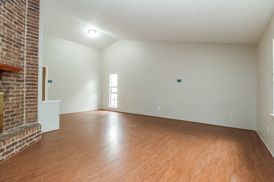 Building Photo - 22730 Hawkwood Dr